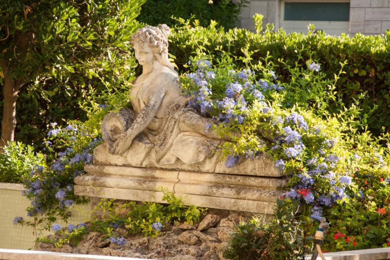 La Gran Dama Panzió Roseto degli Abruzzi Kültér fotó